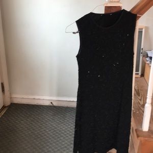 Black medium dress sparkles no sleeves v